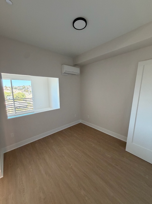 Photo - 401 W Grand Ave Unit 401 W Grand Avenue