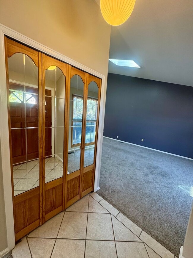 Photo - 4 Bedroom Home in Villa Loma-Available NOW