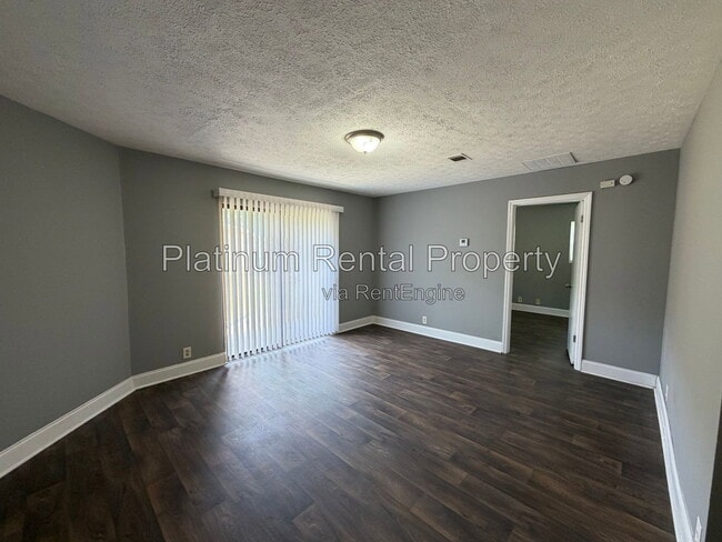 Photo - 1492 Waverly Way Unit B-4