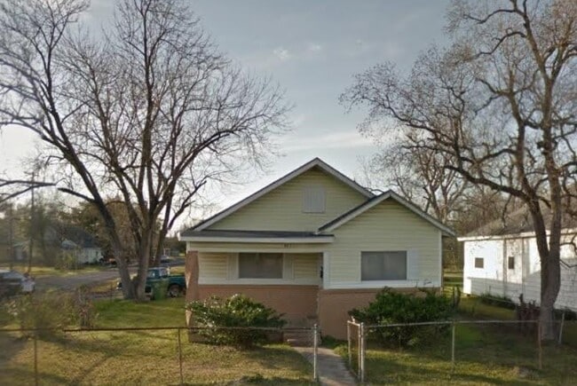 Building Photo - 801 13th St Rental