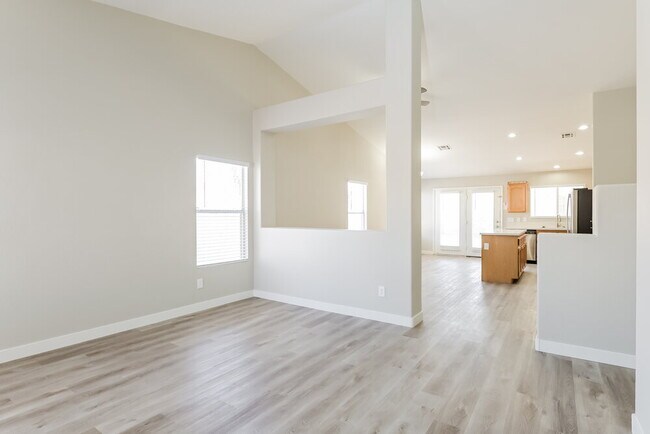 Photo - 1283 Silver Knoll Ave