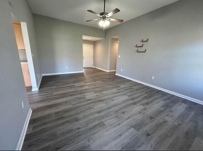 Photo - Impressive 3 Bed 2 Bath House In 7 Oaks!