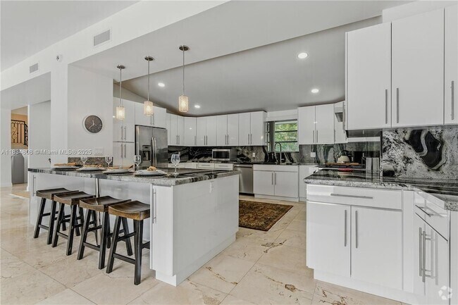 Building Photo - 9811 SW 96th St Rental