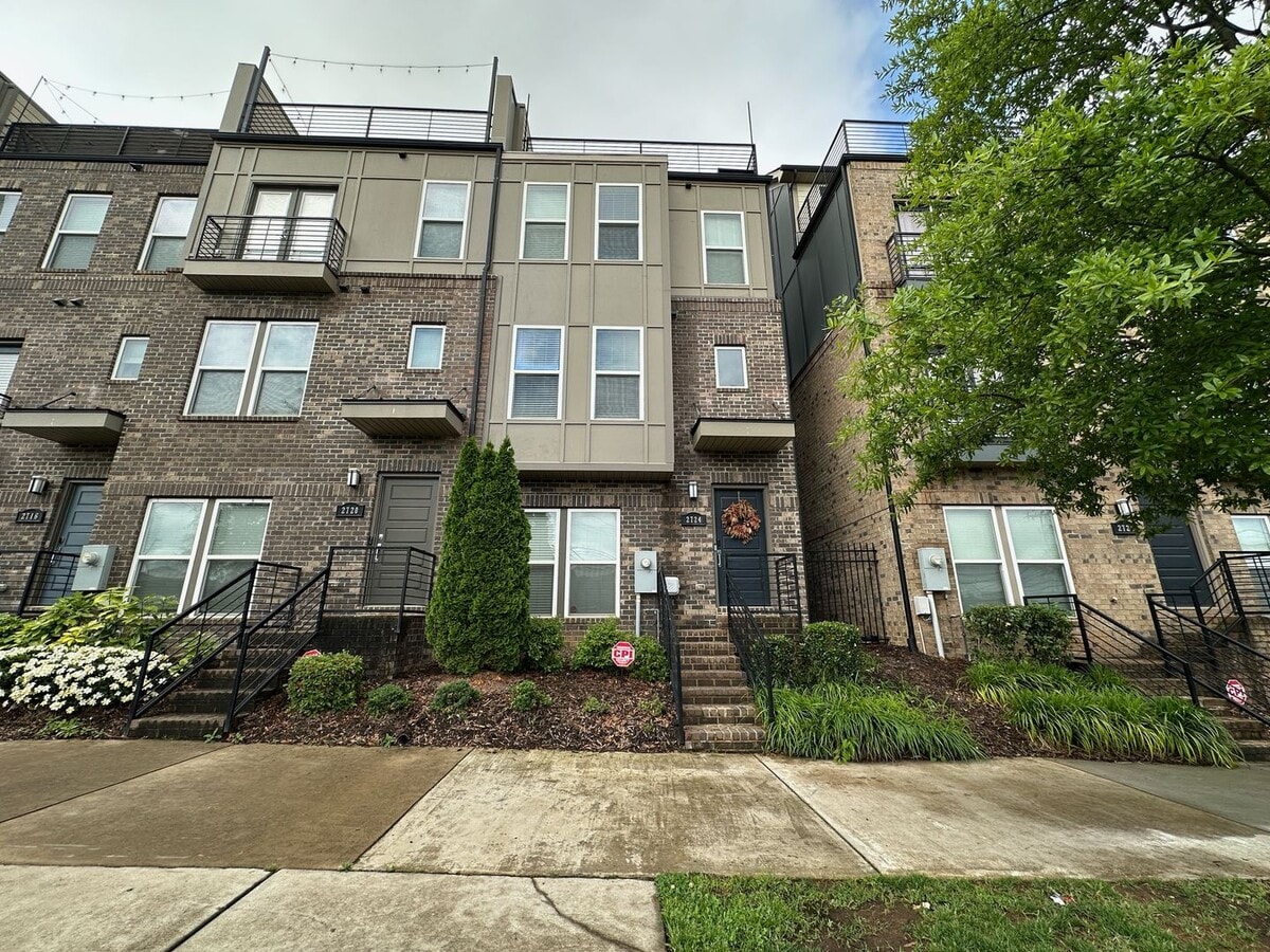 Photo - 2724 Grand Union Way