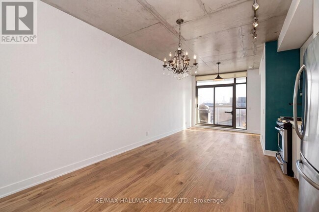 Photo - 2 Gladstone Ave Unit 605