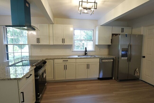 Photo - 2819 Broadview Dr NW