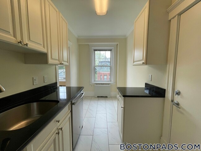 Building Photo - 26 Chauncy St Unit 12