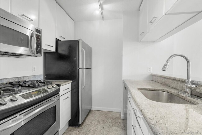 Photo - 4 Martine Ave Unit 404