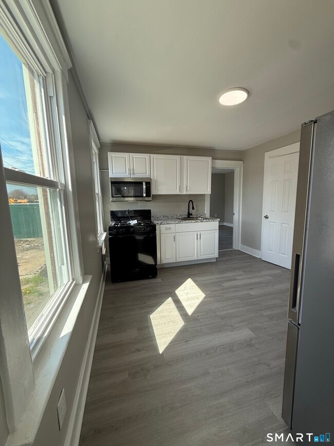 Photo - 420 Short Beach Rd