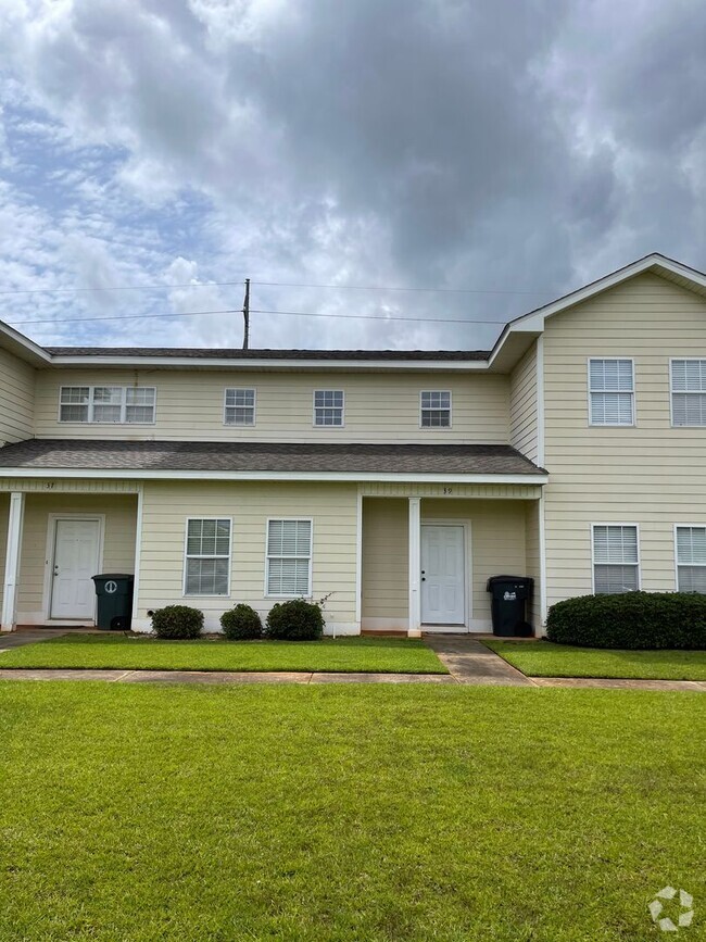 Building Photo - Courtyard Subdivision Rental