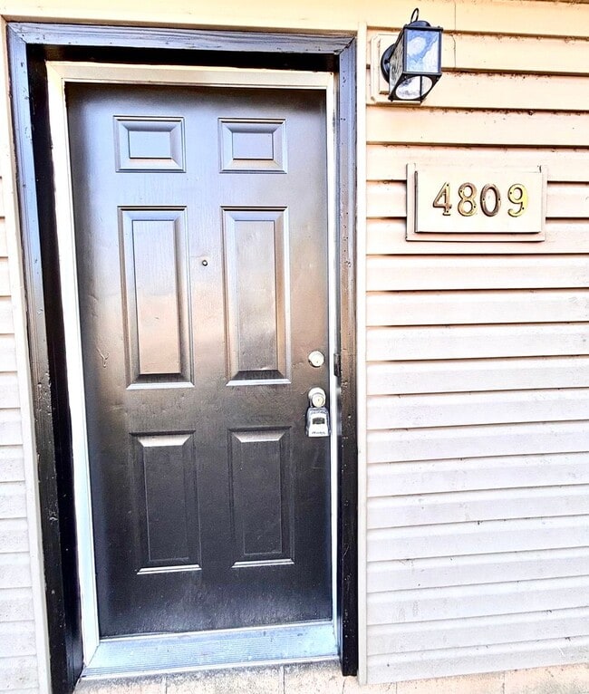 Building Photo - 4809 Samantha Ave Unit 4809 Samantha Ave