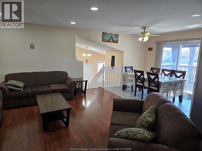 Photo - 1504 Fuller Crescent