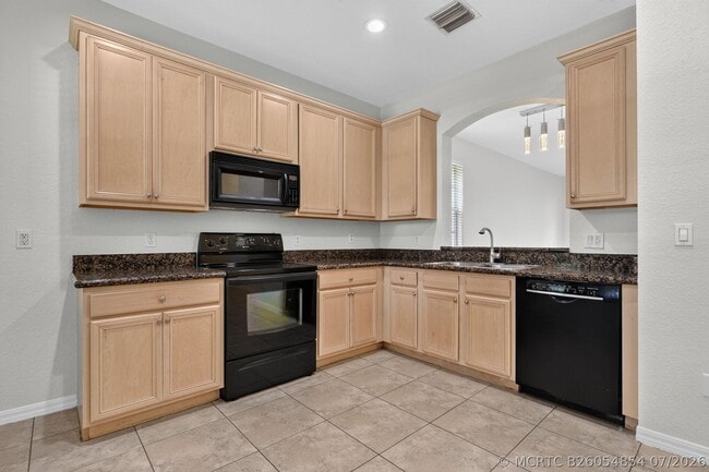 158 W Thatch Palm Cir
