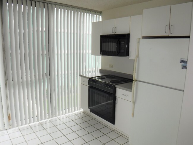 Photo - 3115 S Michigan Ave Rental