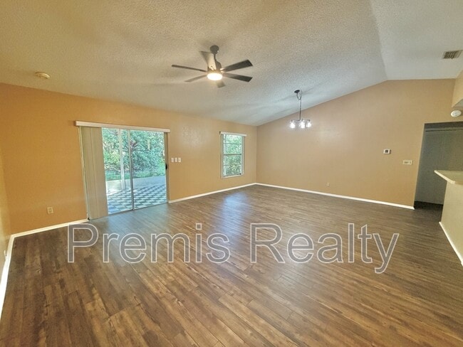 Photo - 3371 Brodie Way