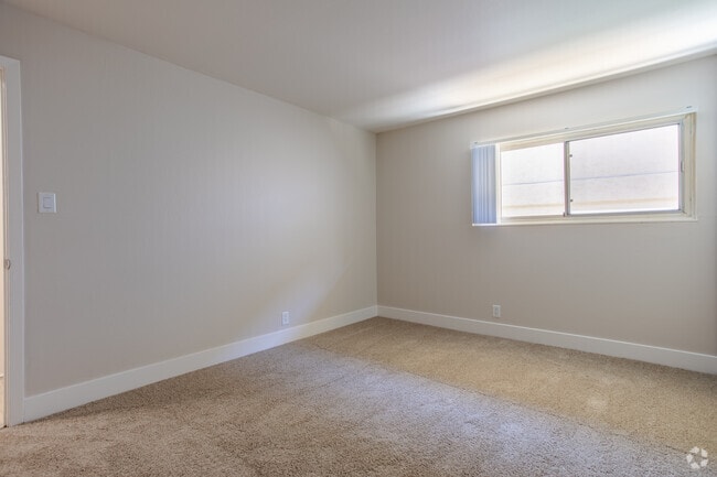 1BR, 1BA - Poppy Bedroom - The Cedars