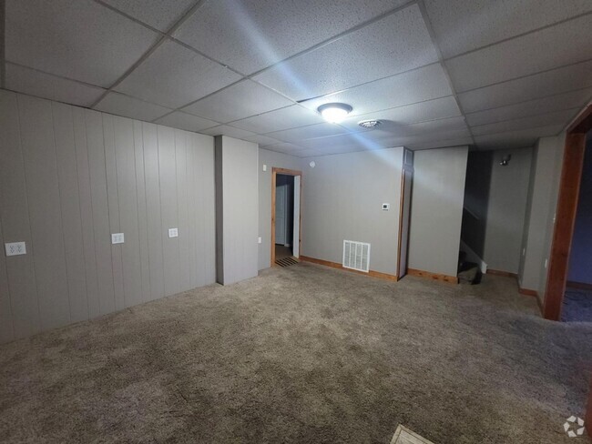 Building Photo - 3 bedroom 1.5 Bath Now Available - William... Rental