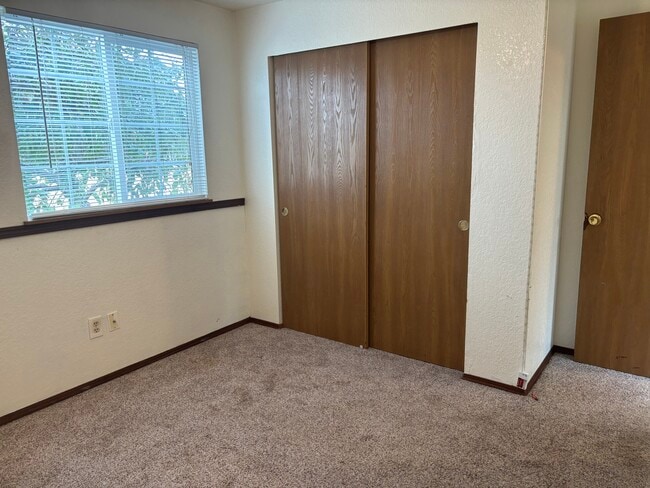 Photo - 702 Salzburg Ln SE