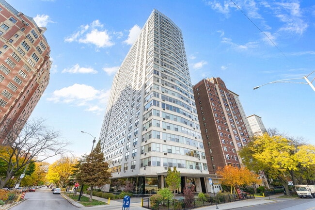 Building Photo - 3900 N Lake Shore Dr Unit 18F