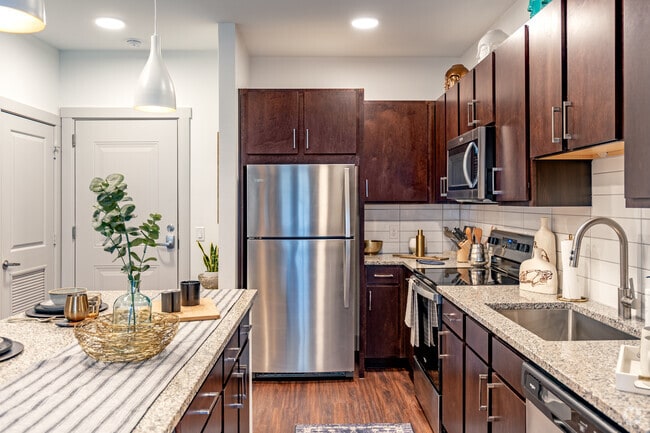 1BR, 1BA - 670SF - Kitchen