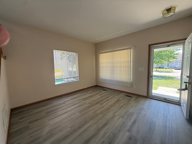 Photo - 757 Bayles Dr