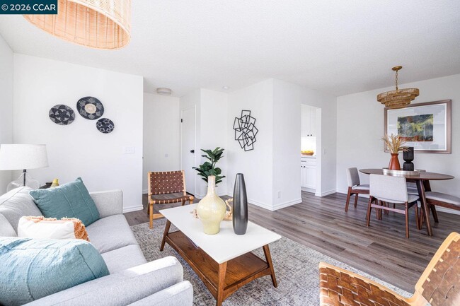 Photo - 1033 Mohr Ln