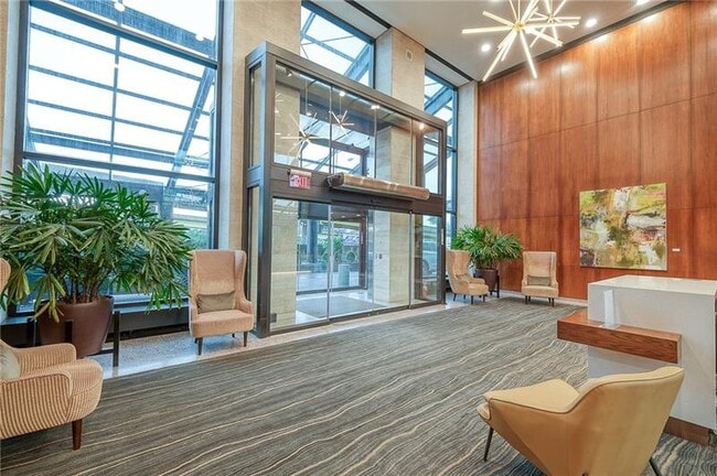 Photo - 320 Fort Duquesne Blvd