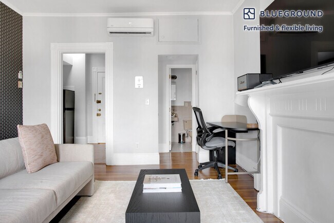 Photo - 226 Newbury St Unit FL4-ID753