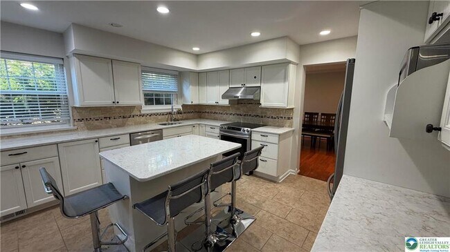 Photo - 639 Heather Ln