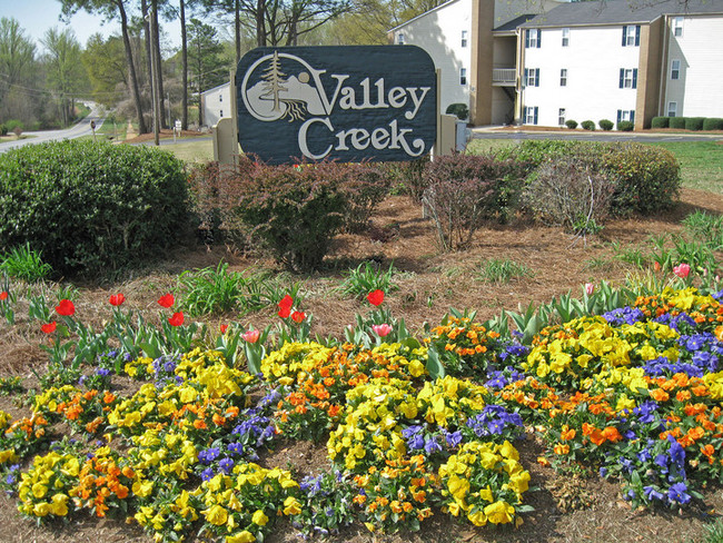 Signage - Valley Creek Apartments