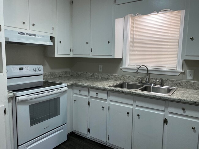 Photo - 2135 Hayes St