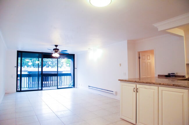 Sala de estar y comedor - 7777 W 91st St