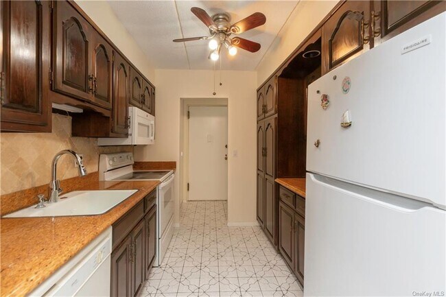 Photo - 130 Colonial Pkwy Unit # 4L