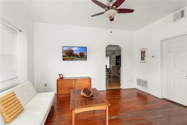 Photo - 805 N Leverett Ave