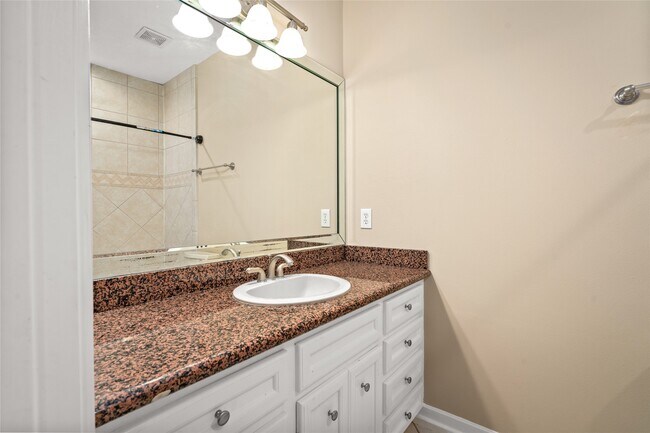 Photo - 332 Asbury St