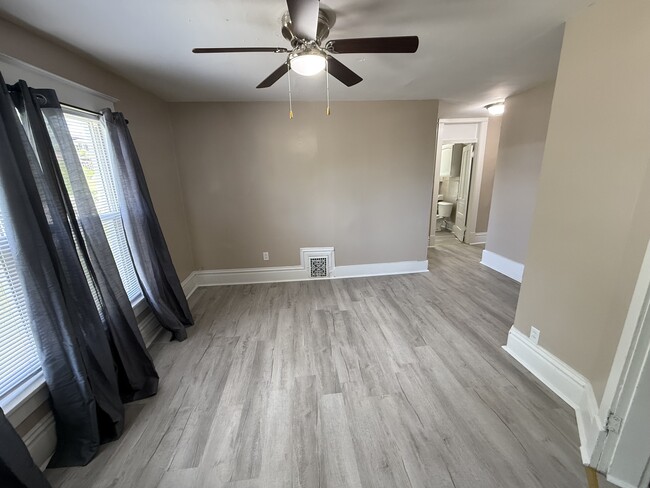 Building Photo - 305 Locust St Unit 305