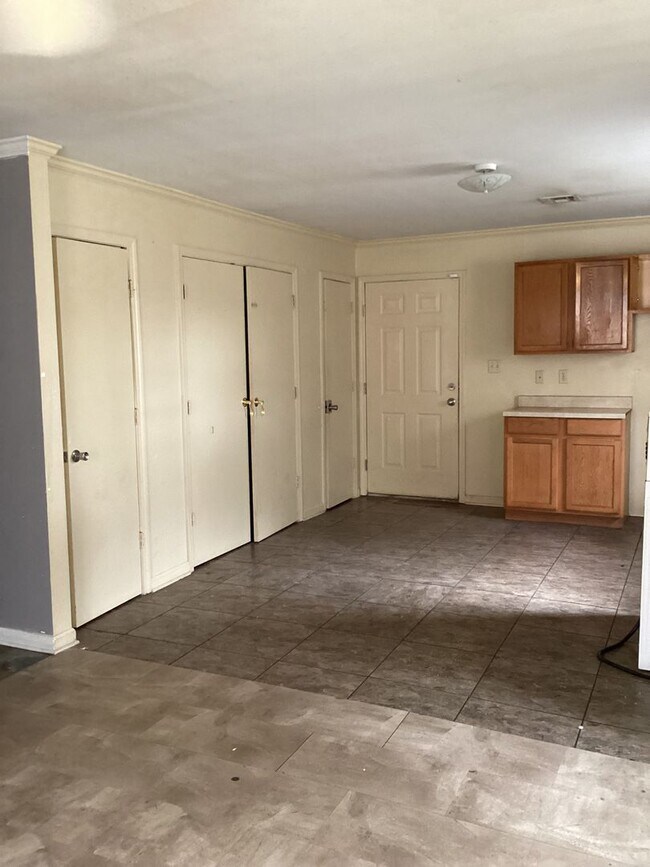 Photo - 3 bedroom, 2 bathroom home close to ULL!