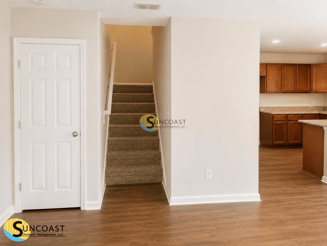 Photo - 8054 Hastings St
