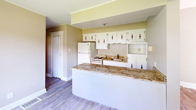 Photo - 1118 High St