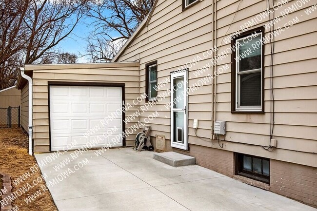 Photo - 6717 Roseland Dr