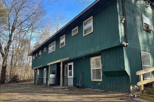 Building Photo - 143 Vedder Rd Unit 5