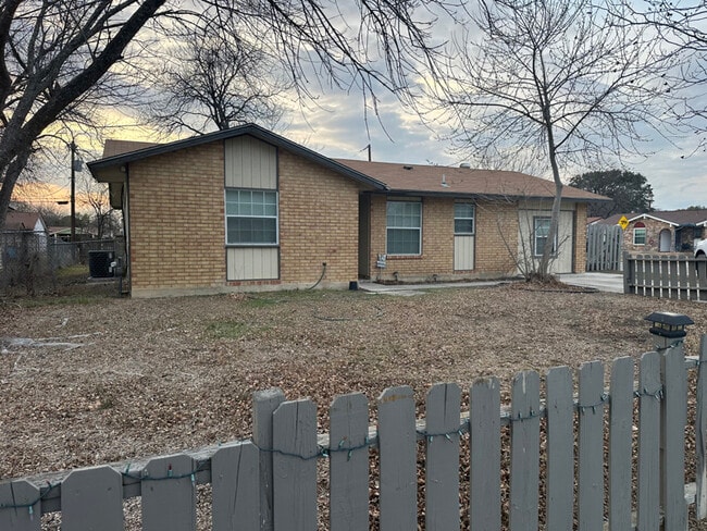 Building Photo - 9003 Perma Ln