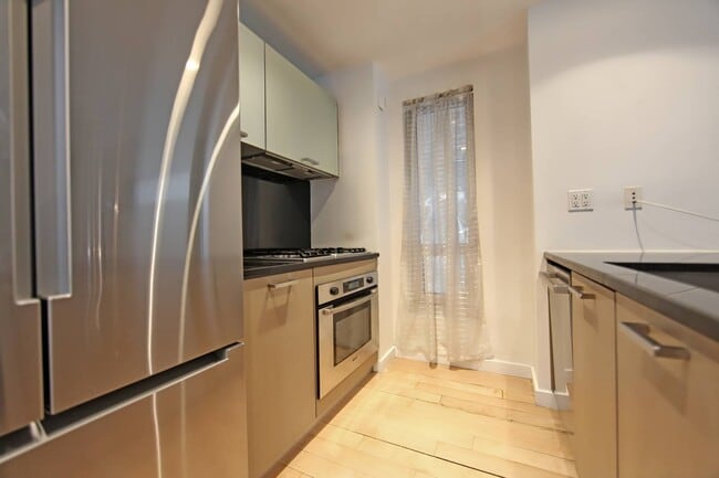 Photo - 560 Carroll St Unit 1B