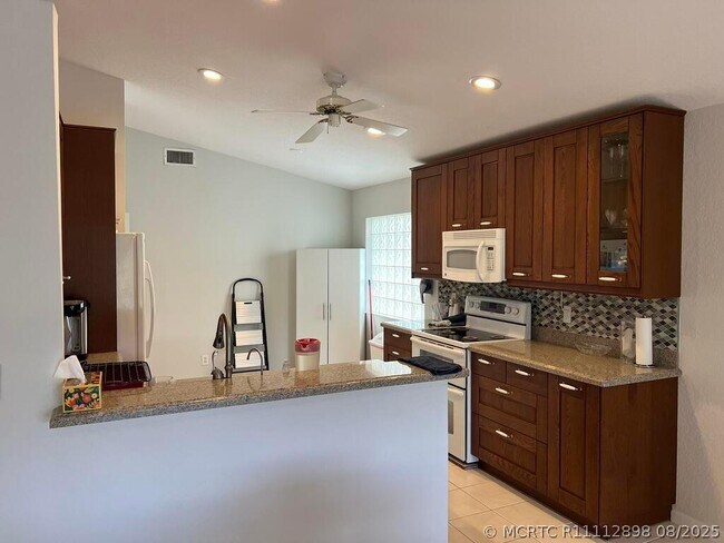 10596 Sunset Isles Ct