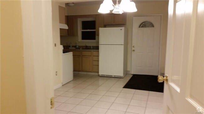 Building Photo - 165 S Pearl St Unit Apt 1