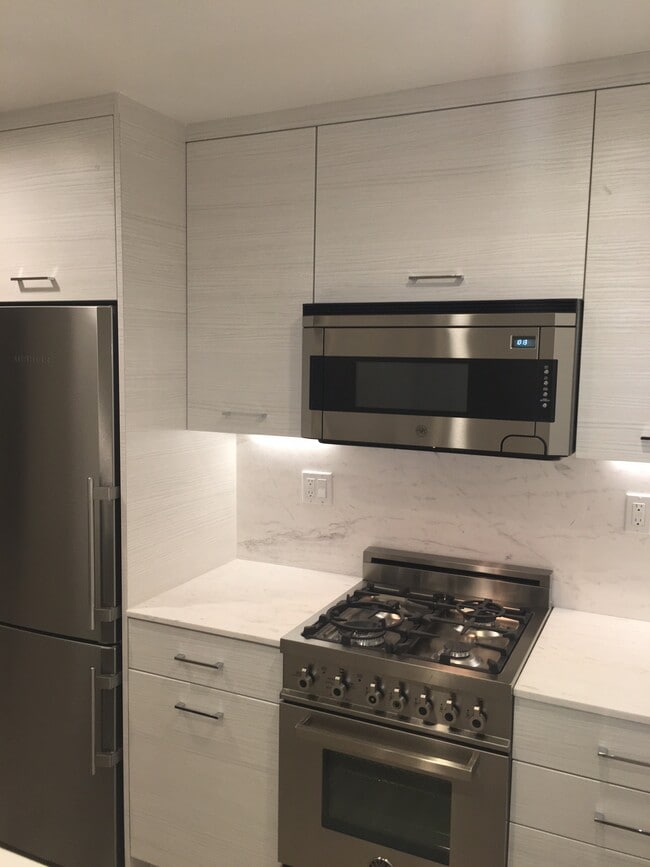 Photo - 8600 Burton Way