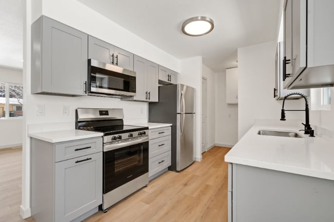 Photo - 413 Irish Dr