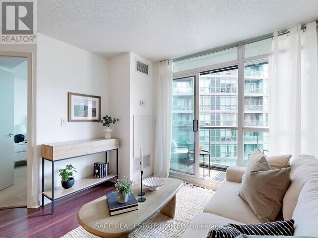 Photo - 219 Fort York Blvd Unit 616