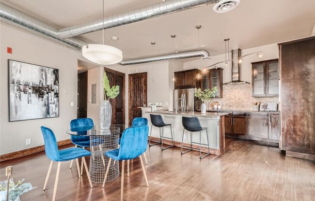 Photo - 2101 Larimer St Unidad 301