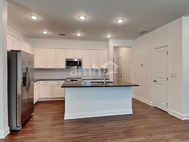 Photo - 194 Spruce Cir